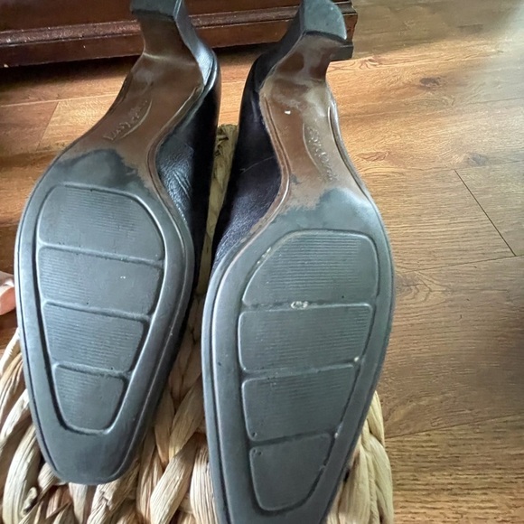 Easy Spirit black leather block heels in size 8 - Picture 3 of 5